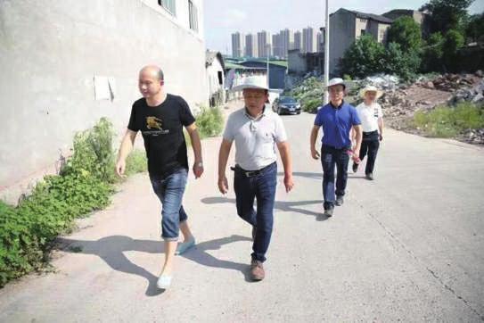 重庆:华岩镇,中梁山街道 破解拆迁难题护航清水绿岸"跳磴梦"