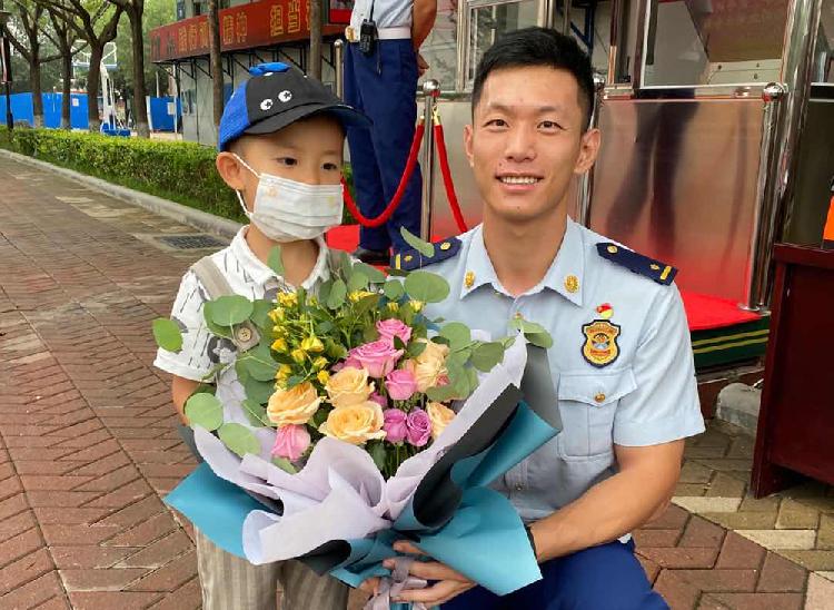 青梦志愿者|天津滨海：青梦志愿者开启消防体验之旅