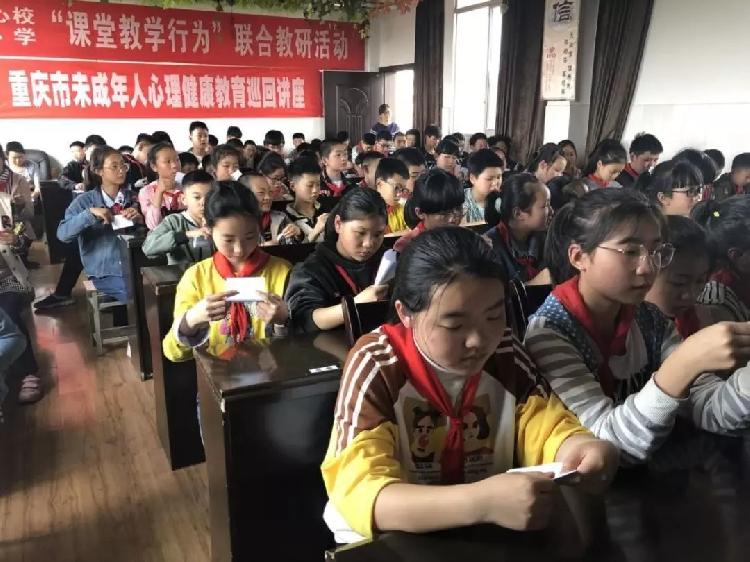 讲师团深入立人小学,木耳小学,洛碛中心校,古路中心校,茨竹中心校,龙