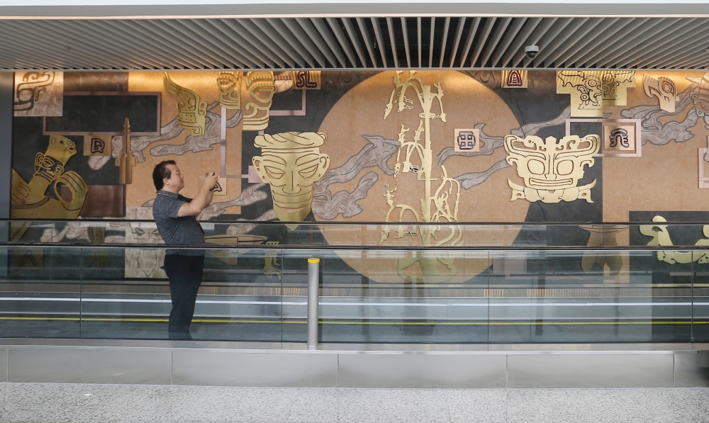 首都机场壁画拆除图片