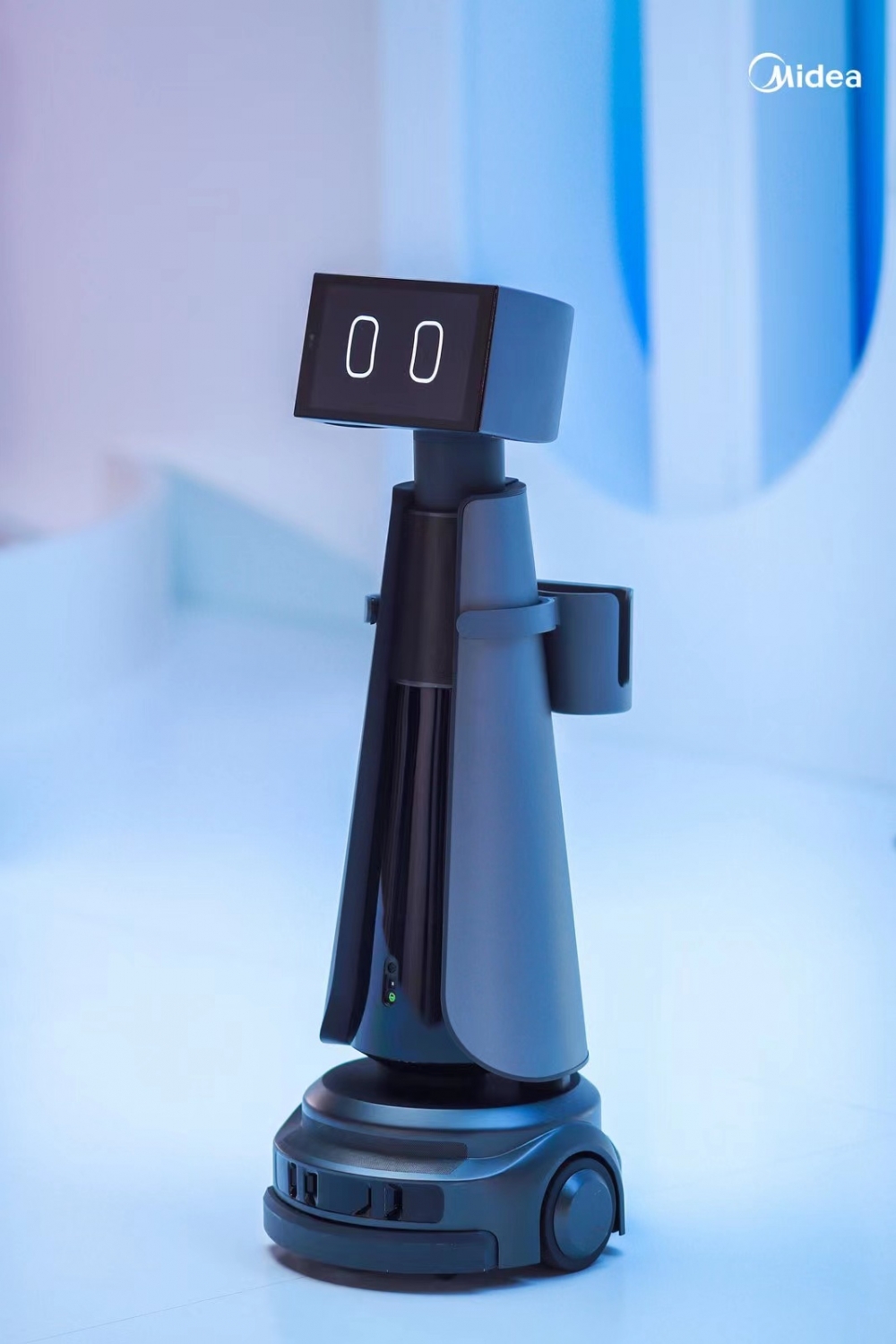 美的高調入局服務機器人賽道 推新品牌“WISHUG” 搶占未來家庭物聯網智能中樞