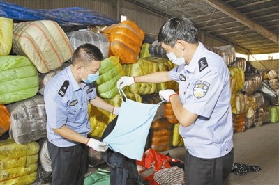 揭洋垃圾暴利链:走私手法花样翻新 旧衣利润有10倍