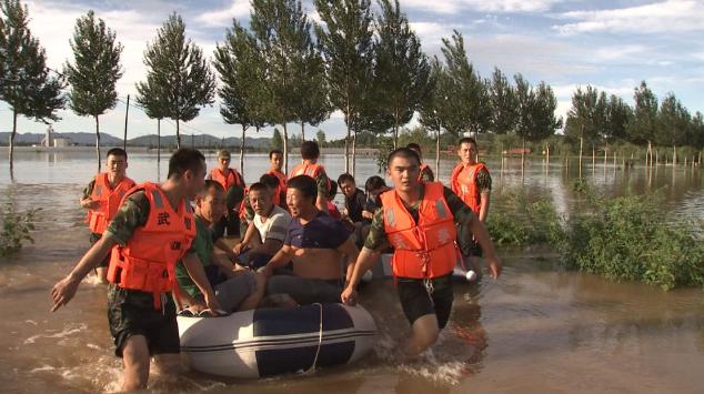 辽宁丹东强降水安置点成孤岛 1000余人被洪水围困