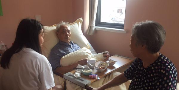 男子病房内抽86岁父亲耳光被拘 其母称他很孝顺