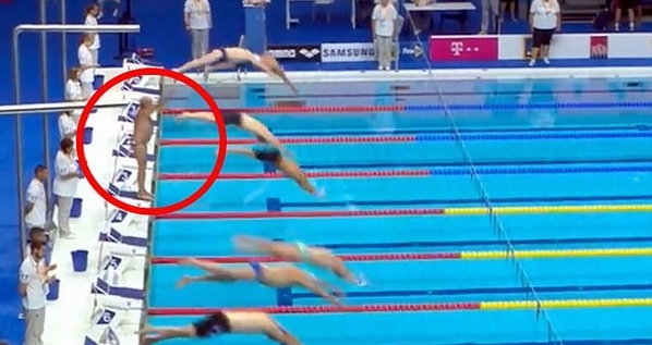 西班牙游泳选手默哀请求被拒 自己延迟比赛1分钟