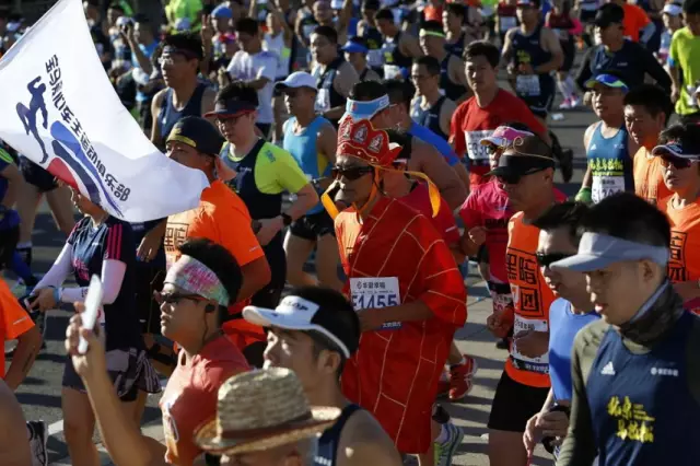北京马拉松现“套牌” 多人共用同一号码蹭跑