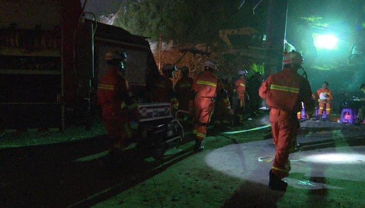贵州三荔高速施工现场山体滑坡 已致3死3人失踪