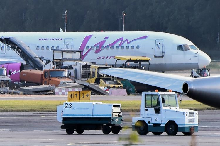 9月26日，一架维姆航空公司的飞机停在俄罗斯莫斯科多莫杰多沃机场。（新华社/法新）