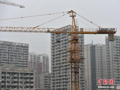 图为北京郭公庄一期正在建设中的公租房项目。中新网记者 金硕 摄