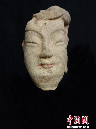 出土的佛像头。陕西省考古研究供图