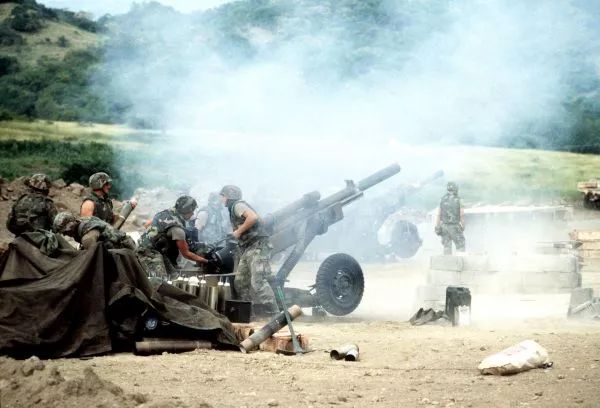 ▲资料图片：1983年10月，美国出动“快速部署部队”，采用突然袭击手段入侵格林纳达。（图片源自网络）