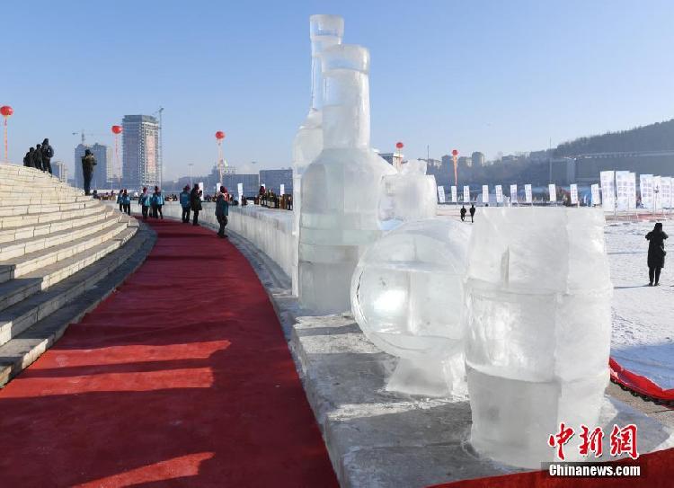 百米世界最长的冰制吧台亮相吉林