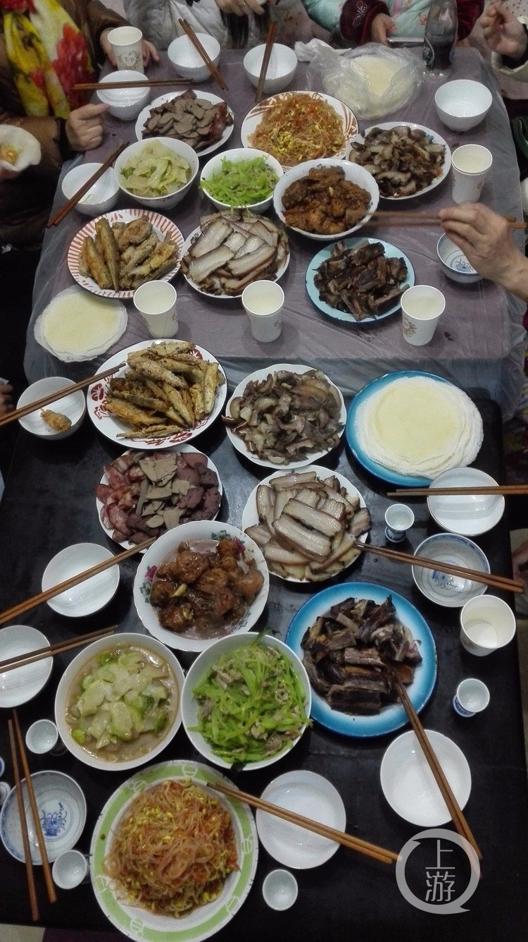 岳父家团年饭第一批菜——各种川北风味冷盘.jpg