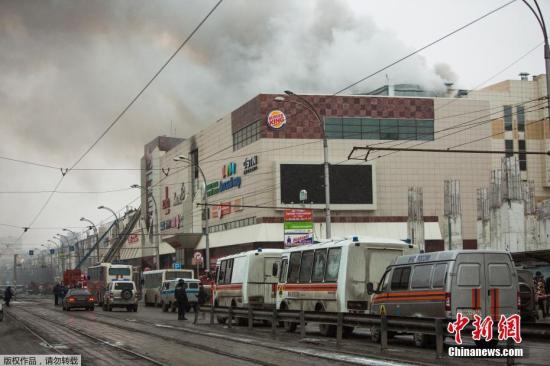 俄新社援引当地消防机构一名消息人士的话称，过火面积已扩大至1500平方米。“火从蹦床房开始，这是一个比较复杂的地方”，当地副省长弗拉基米尔切尔诺夫表示。