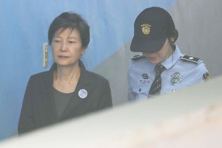 법원, 박근혜 전 대통령 추가 구속영장 발부