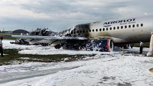 俄航空难幸存者称飞机被雷击：“我至少看到一道白光”
