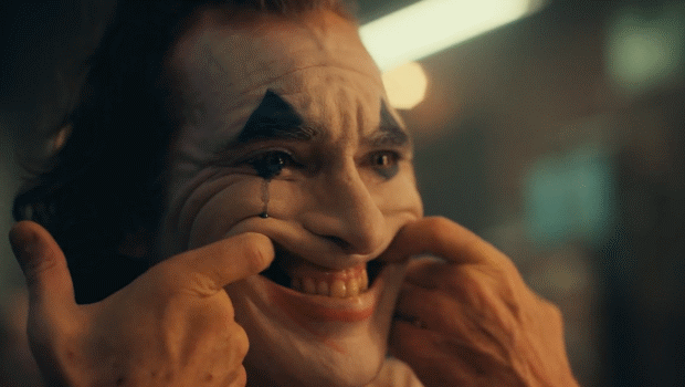 小丑威尼斯加冕，蝙蝠侠让位，漫威哭了！首部拿下金狮奖的漫改片