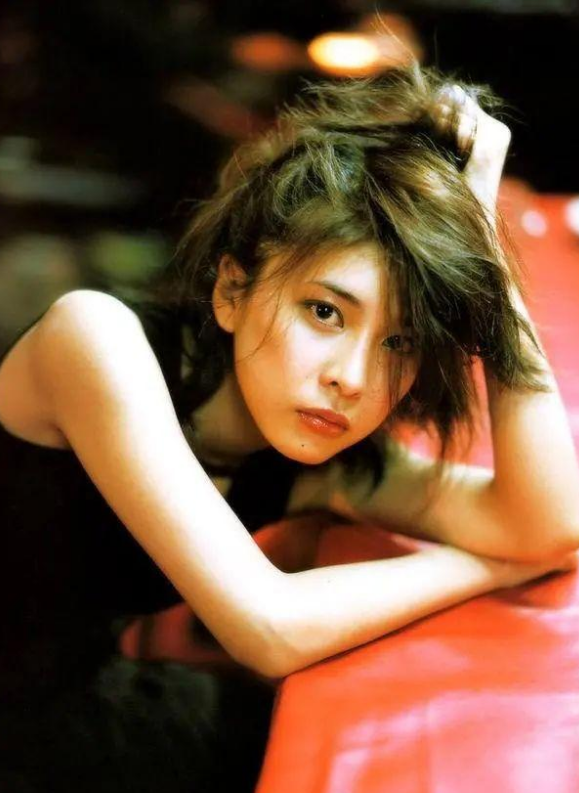 日本女星竹内结子死在家中，曾出演《午夜凶铃》，不排除自杀可能