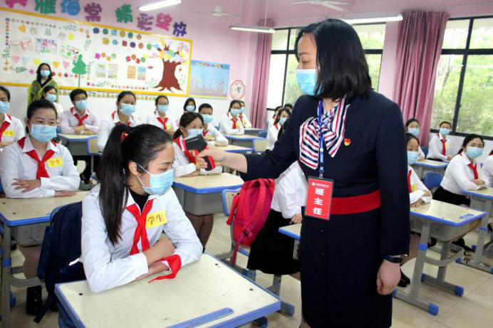 大足区海棠小学校长图片