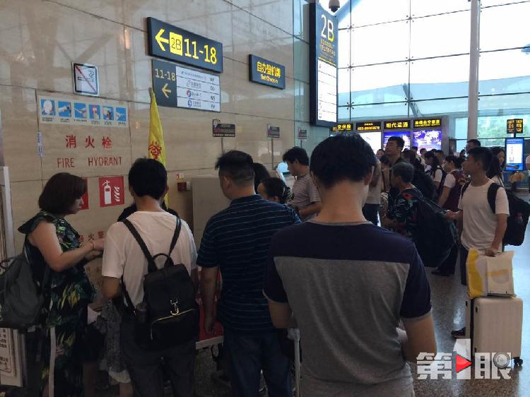 受天气影响 重庆机场80余架次航班延误或备降周边机场.jpg