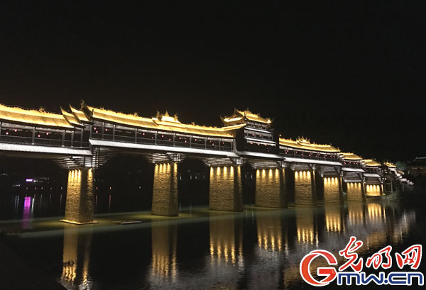 濯水风雨廊桥夜景图片