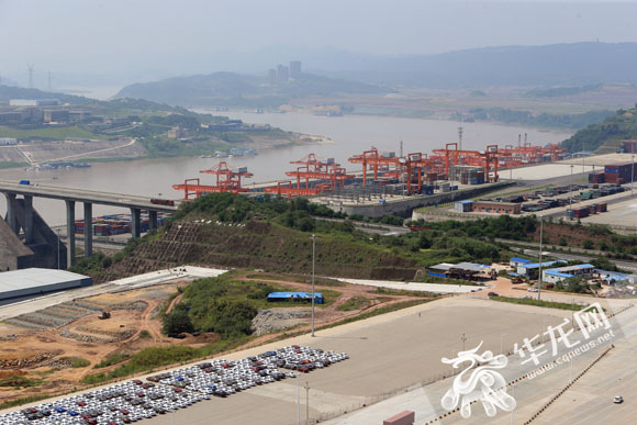 1、寸滩港的货运功能逐步转移到果园港。记者 李文科 摄.jpg