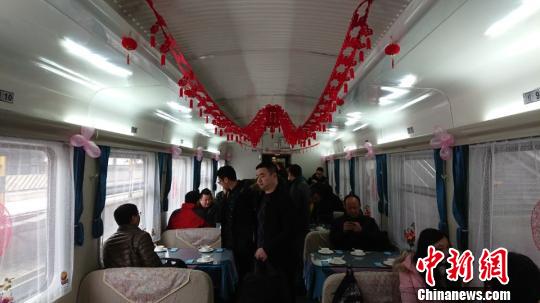 重庆铁路打造“三个春运”让回家更轻松