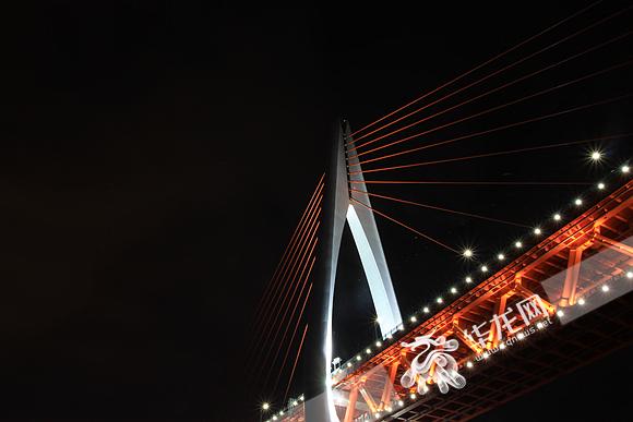 千厮门大桥夜色。记者 李裕锟 摄.jpg