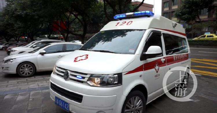 重庆市急救中心在中秋国庆双节期间除了院内常规驻守的救护车外,另外
