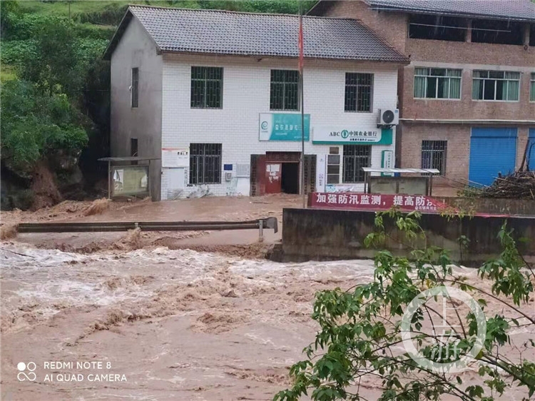 忠县：暴雨致河流水位暴涨 救援工作有序进(6792042)-20210823124706.jpg