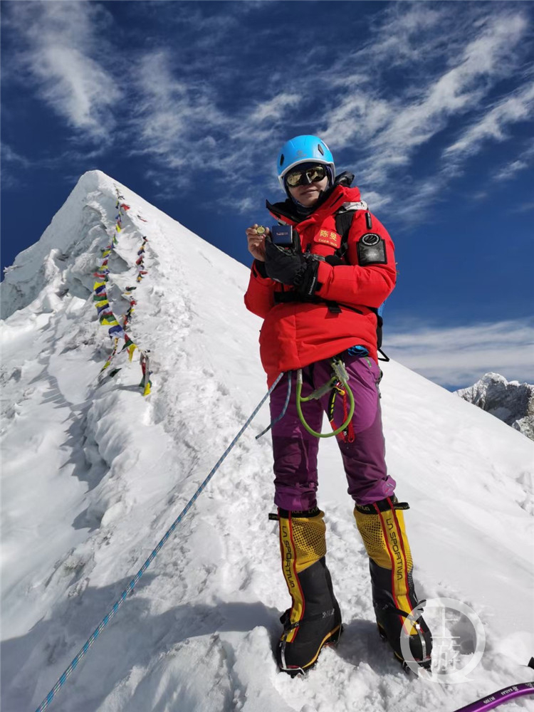 52岁 她成为国内登上珠峰年龄最大的女性(7041654)-20211021123839.jpg