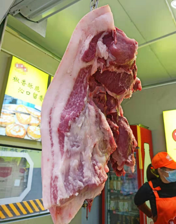 这家小店门头挂猪肉只为卖饼