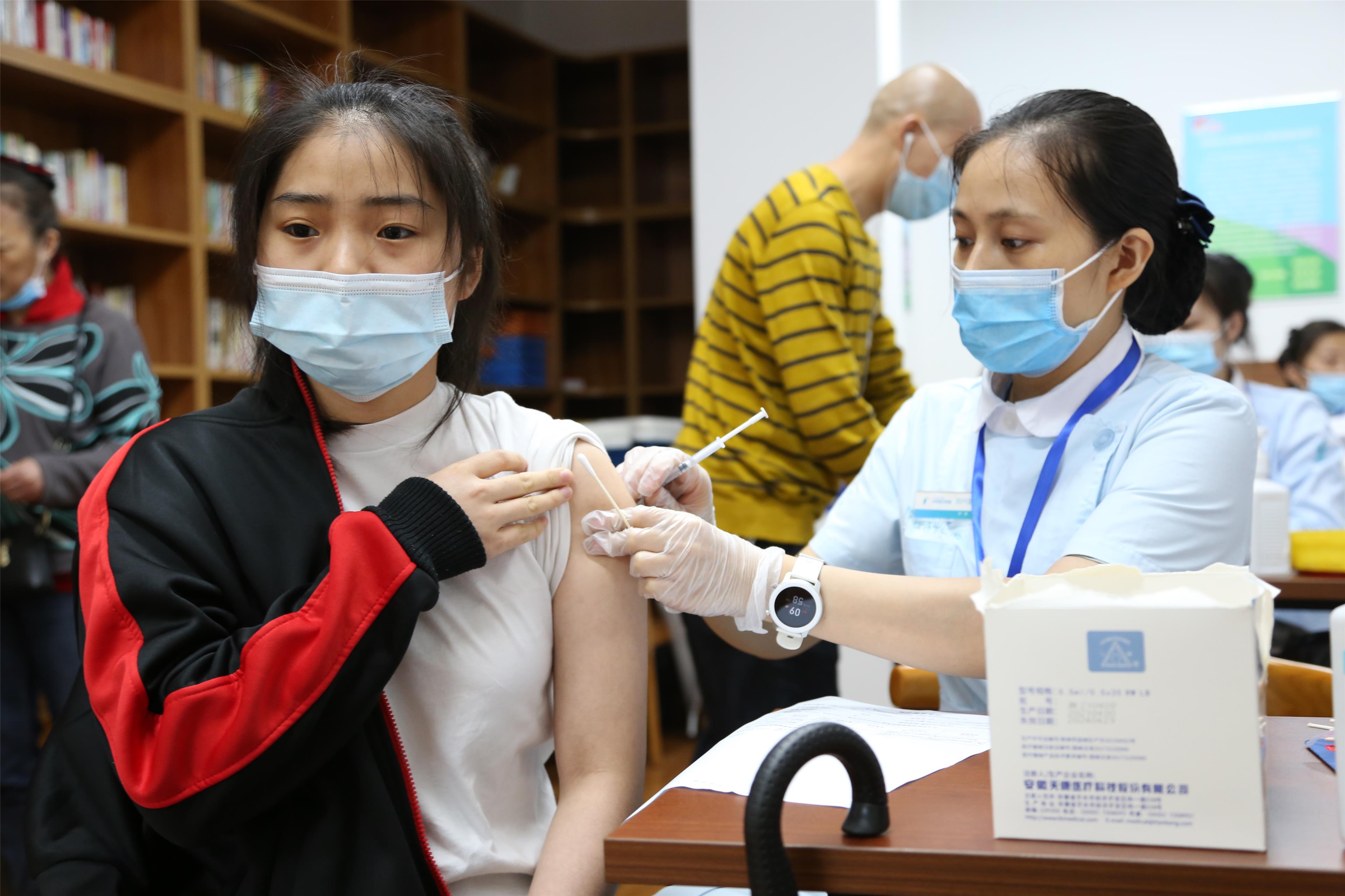 沙坪坝社区设立接种点居民在家门口接种新冠疫苗