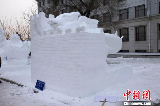 玩雪玩出花样!国际大学生雪雕大赛中国两队折桂