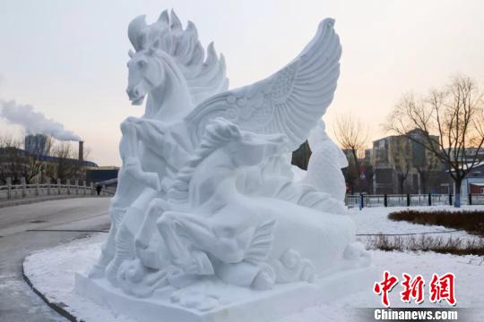玩雪玩出花样!国际大学生雪雕大赛中国两队折桂