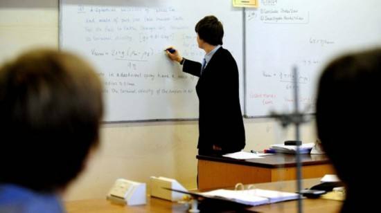 英国教师工会调查显示工作量大导致教师离职