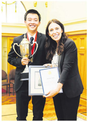 华裔男孩获新西兰顶级奖学金 十人名单中四成为华人