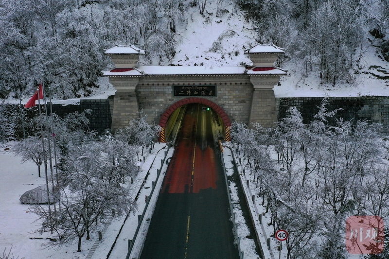 客慕冰而來天全二郎山再開耍雪模式