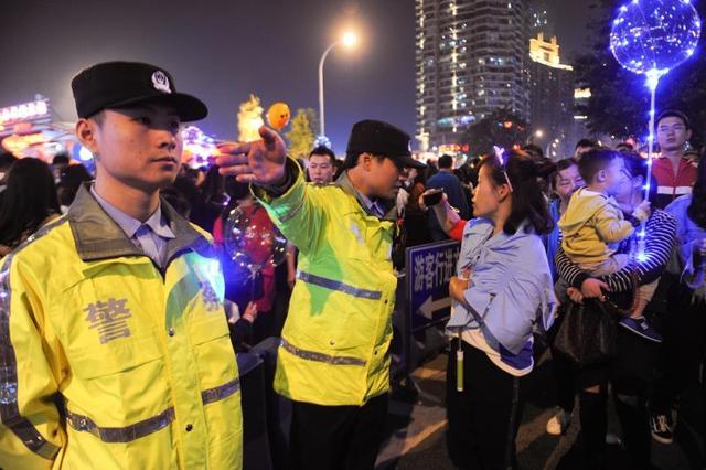 国庆期间重庆社会治安秩序良好 刑事、治安警