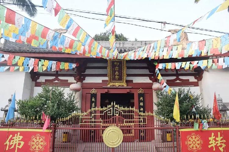 邹城牙山寺庙图片