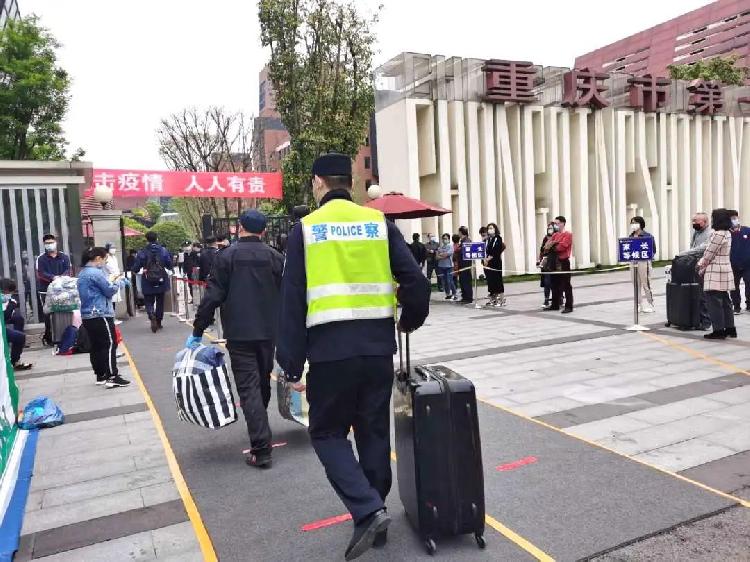 重庆▲“你复学 我护航”开学第一天， 高新警方开启强力护学模式