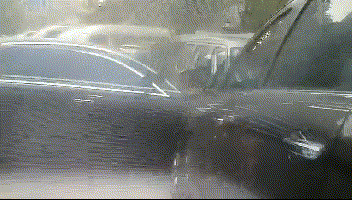 重庆车库里驾车起步“慌了神”，导致三车相撞