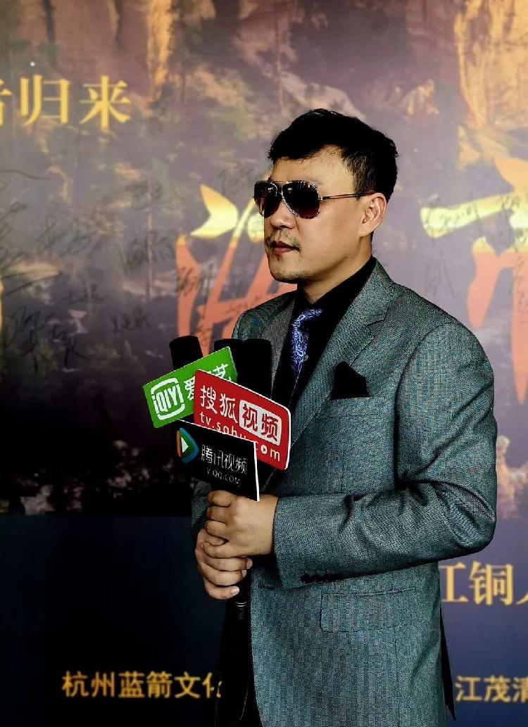 该片由香港著名导演徐小明执导,这也是徐导继《海市蜃楼》后,时隔30年