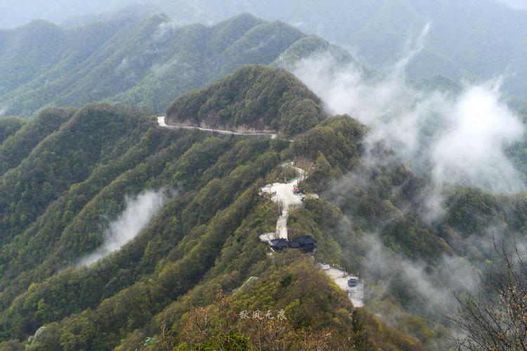 石泉(|鬼谷岭春雨云海的美妙与传说