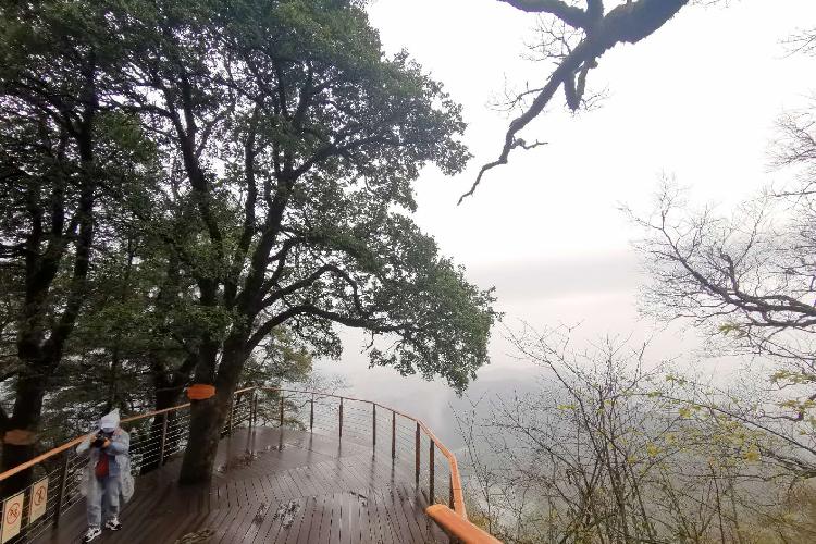 石泉(|鬼谷岭春雨云海的美妙与传说