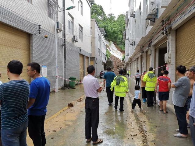 巫溪连降暴雨 警方积极抢险救援|巫溪连降暴雨 警方积极抢险救援