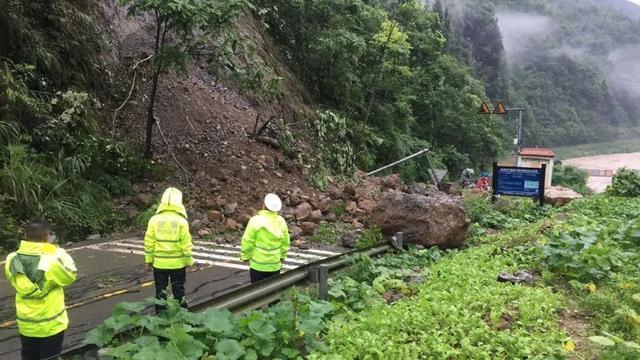 巫溪连降暴雨 警方积极抢险救援|巫溪连降暴雨 警方积极抢险救援