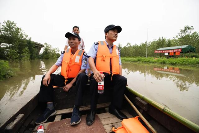 民警|派出所被淹了，20名警察守“孤岛”