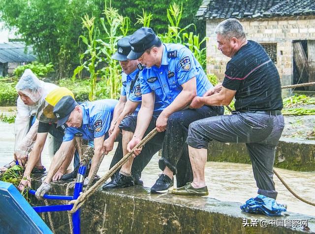 抗洪|黟县告急！全体党员民警辅警奋战一线