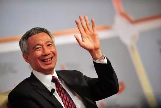 新加坡首位女总统提前出炉 为什么是位马来人？